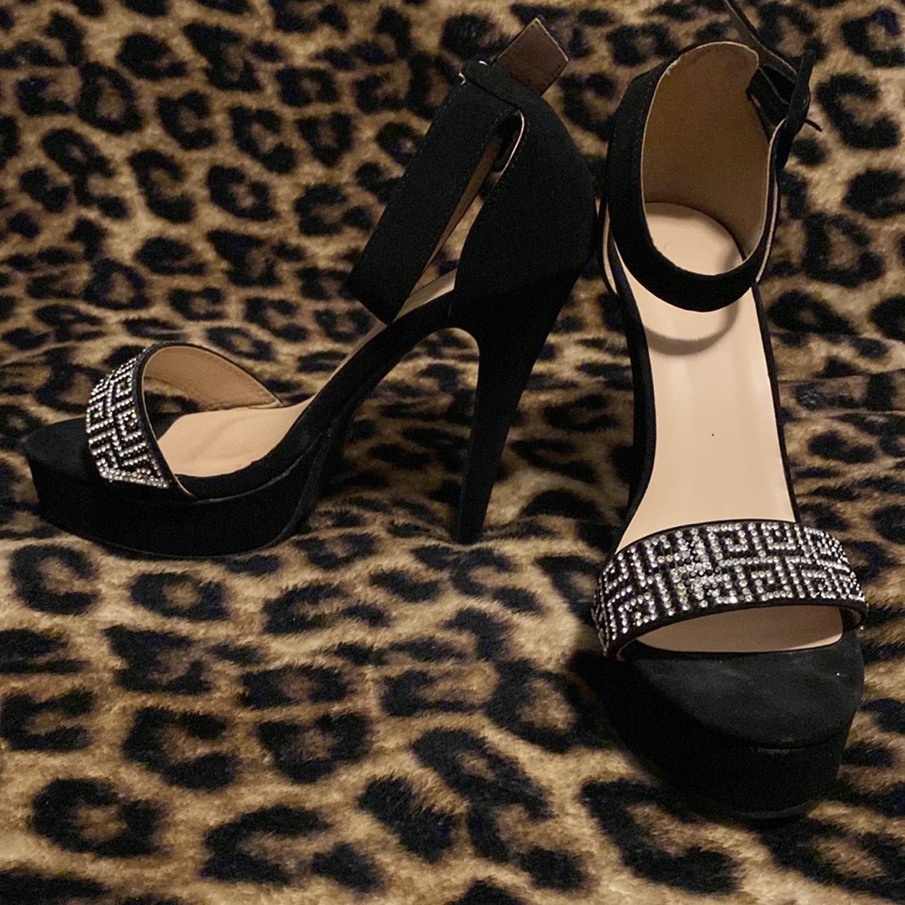 Shoes - Picture 3 of 4